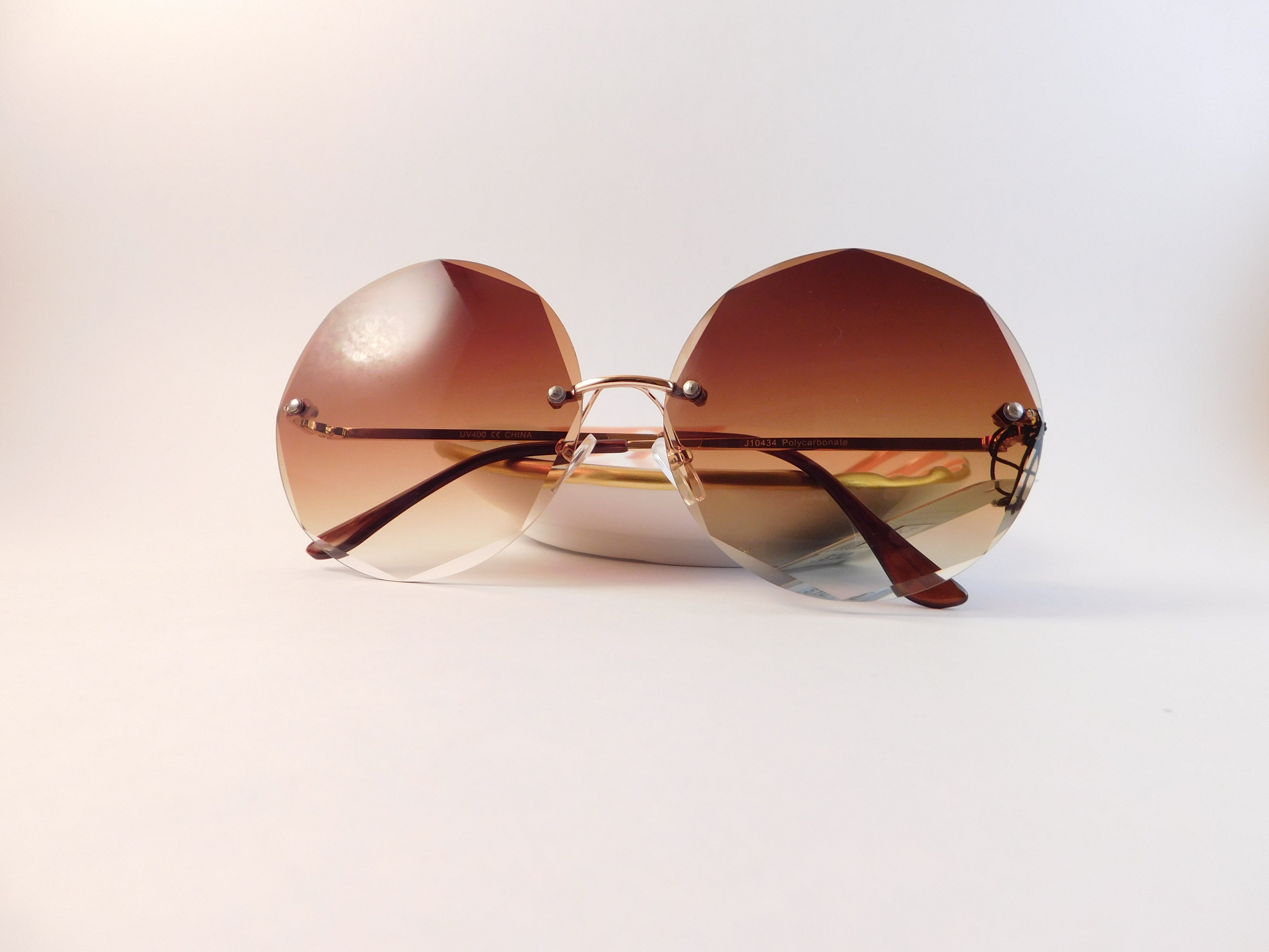 Round Stylish Sunglasses in Multiple Colors