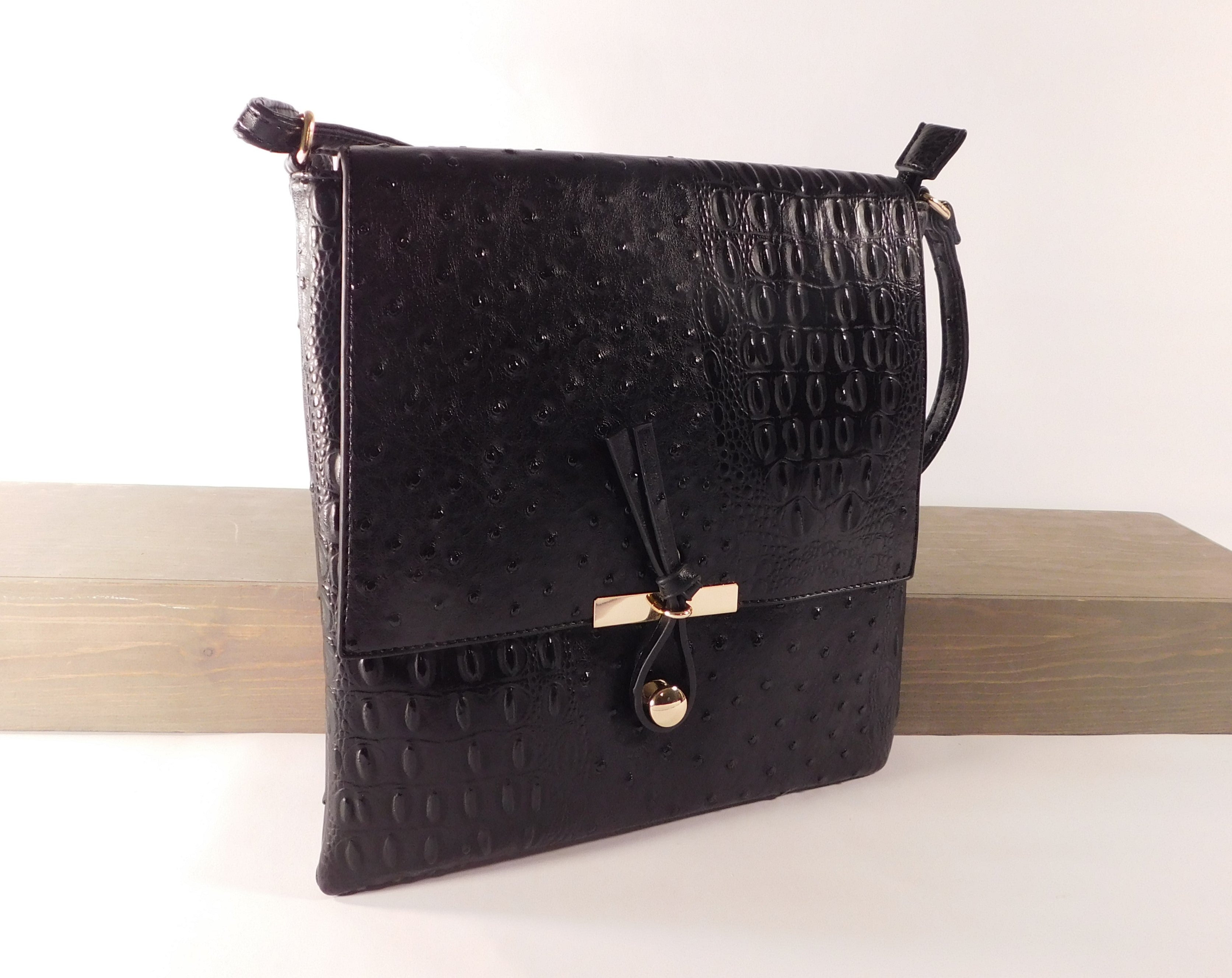 Vegan Fashion Alligator Cross Body Purse in 2 colors