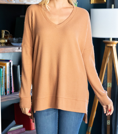 BRUSHED THERMAL WAFFLE V-NECK HI-LOW HEM SWEATER